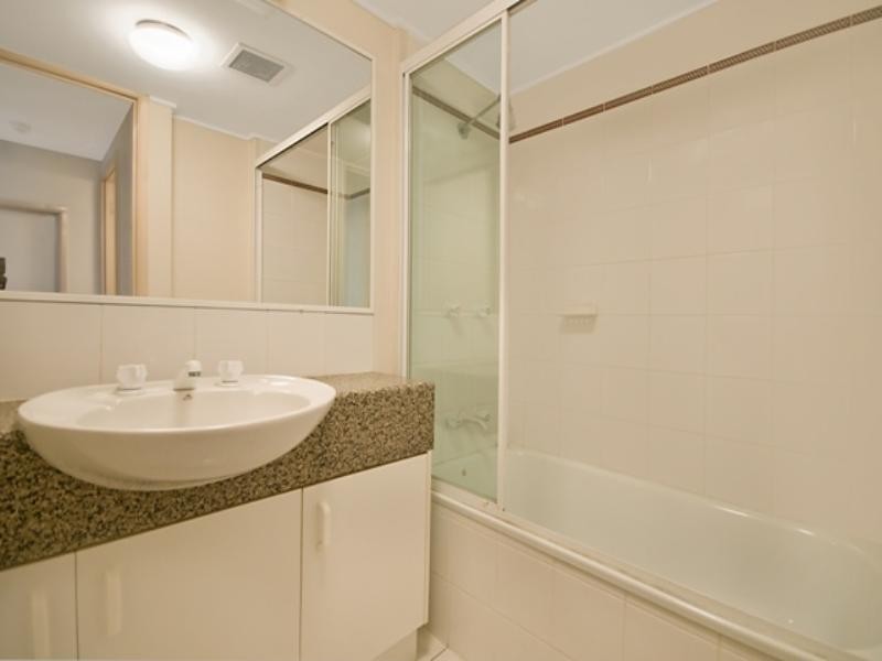 2/42-56 River Esplanade, Mooloolaba QLD 4557