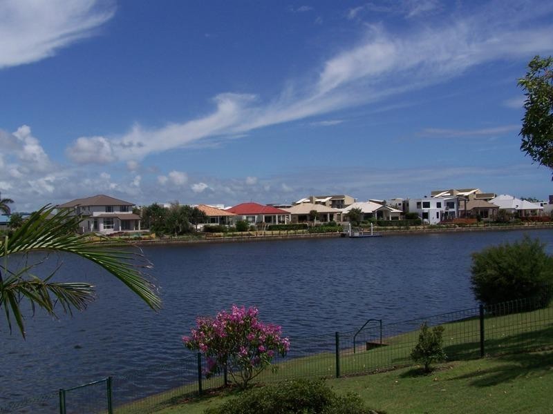 203/4 Melody Court, Warana QLD 4575