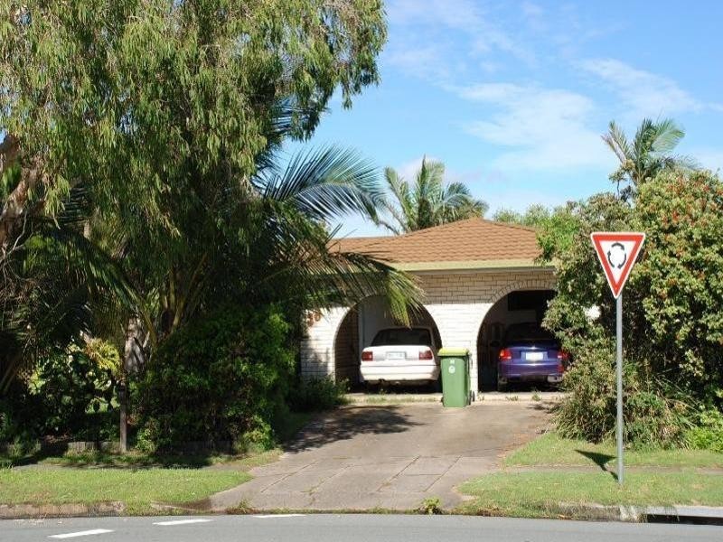 38 40,42 Lowanna Drive, Buddina QLD 4575