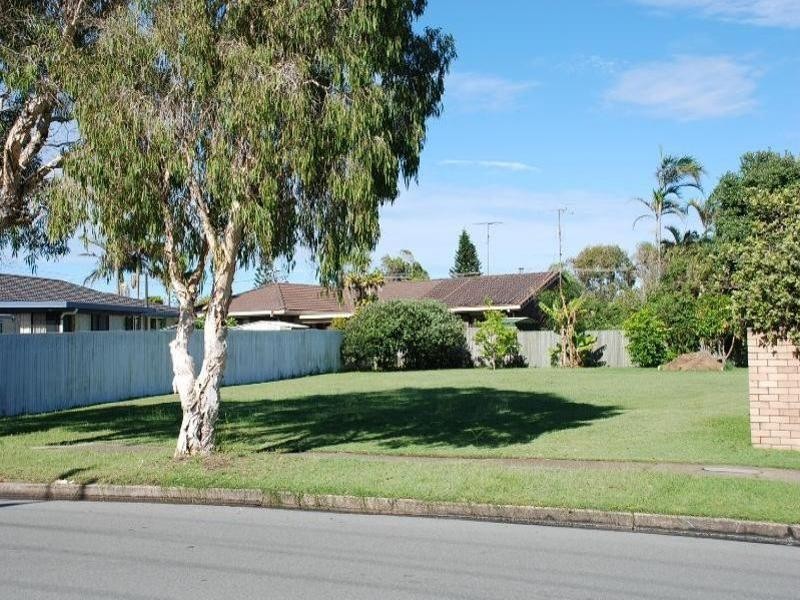 38 40,42 Lowanna Drive, Buddina QLD 4575
