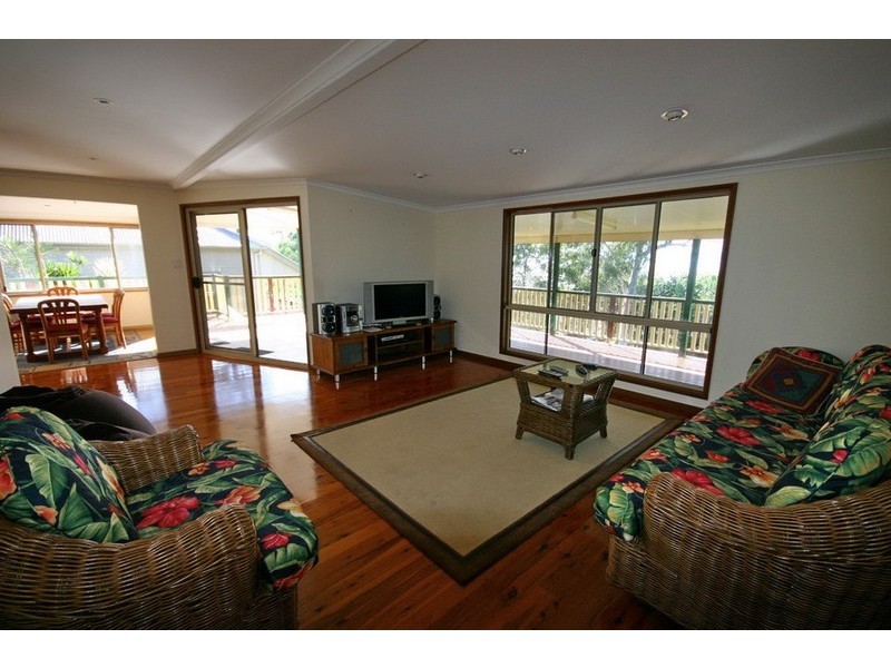 17 Golden Sands Boulevard, Macleay Island QLD 4184