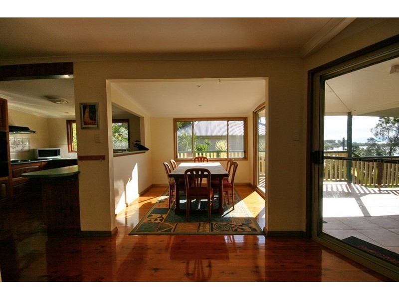 17 Golden Sands Boulevard, Macleay Island QLD 4184