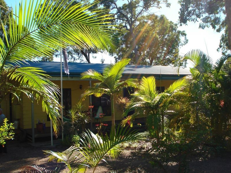 10 Peace Street, Lamb Island QLD 4184