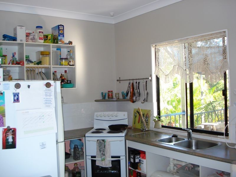 10 Peace Street, Lamb Island QLD 4184