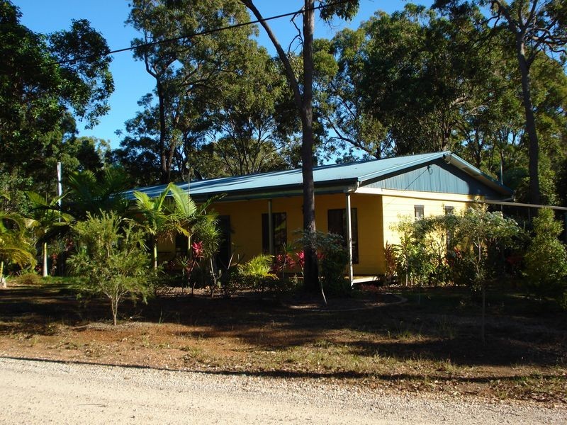 10 Peace Street, Lamb Island QLD 4184