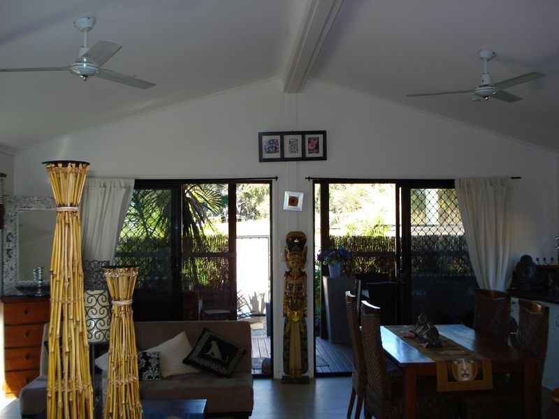 136 Lucas Drive, Lamb Island QLD 4184