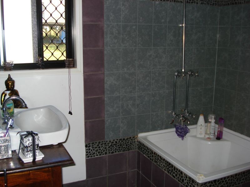 136 Lucas Drive, Lamb Island QLD 4184