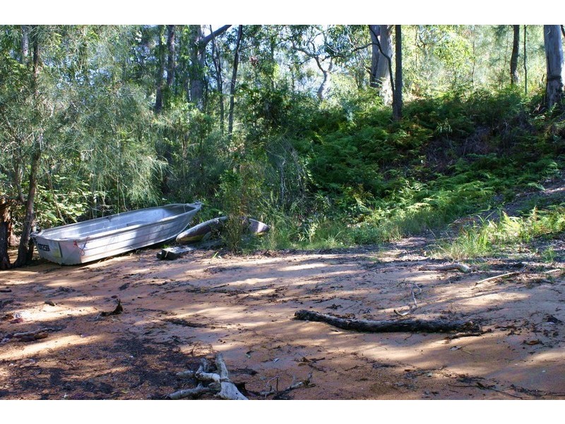 16 Ryde Road, Macleay Island QLD 4184