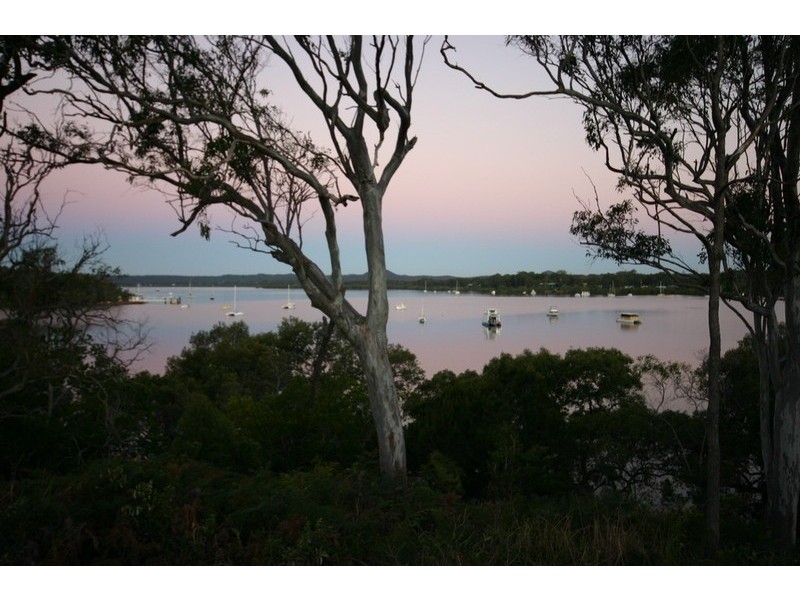 16 Ryde Road, Macleay Island QLD 4184