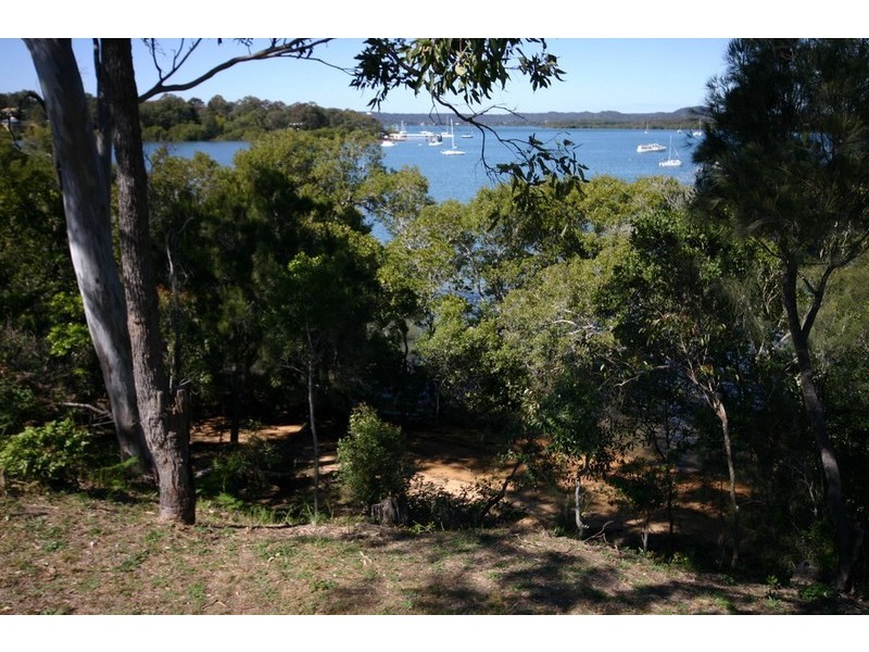 16 Ryde Road, Macleay Island QLD 4184