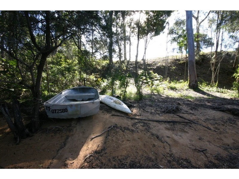 16 Ryde Road, Macleay Island QLD 4184