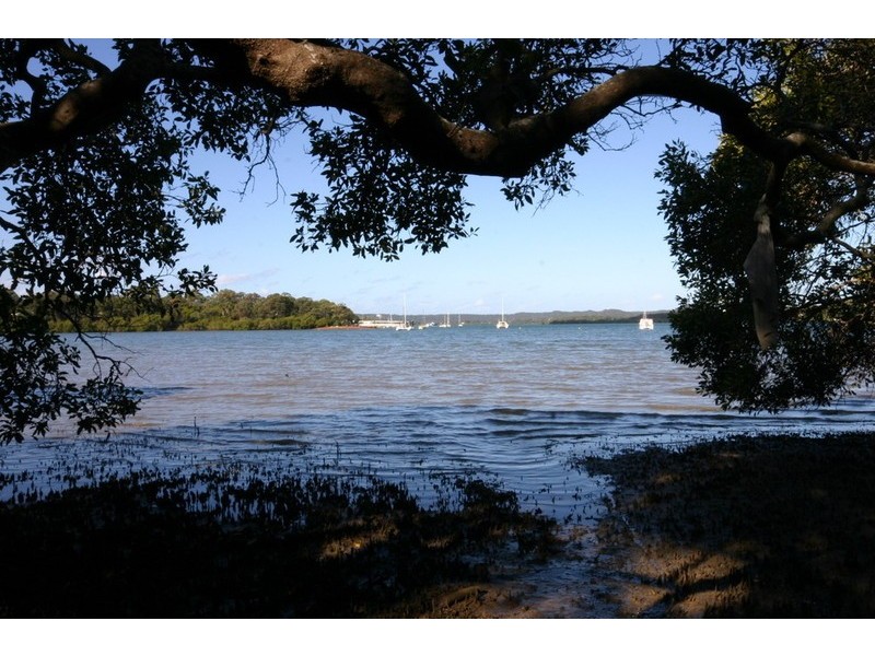 16 Ryde Road, Macleay Island QLD 4184