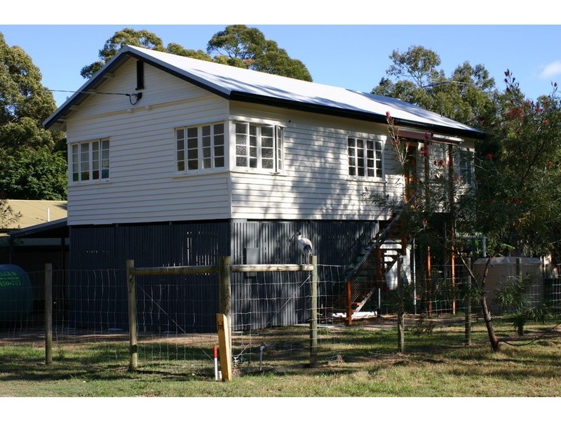 9 Noon-muckle Street, Macleay Island QLD 4184