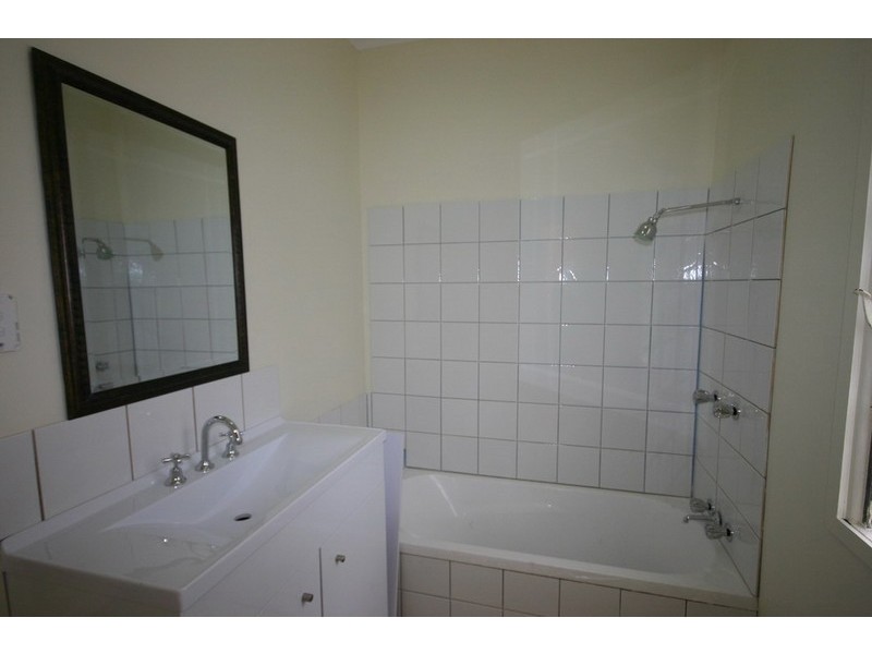 9 Noon-muckle Street, Macleay Island QLD 4184