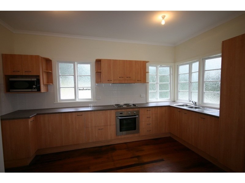 9 Noon-muckle Street, Macleay Island QLD 4184