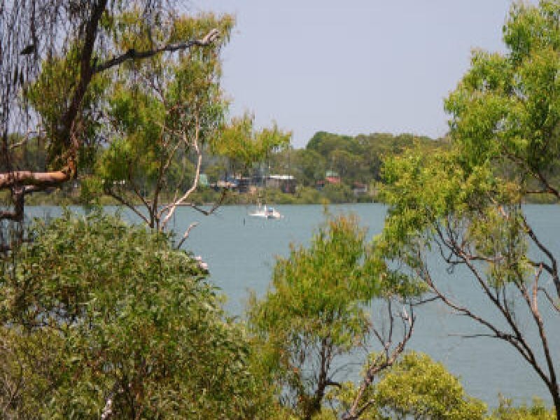 28 Calm Waters Crescent, Macleay Island QLD 4184