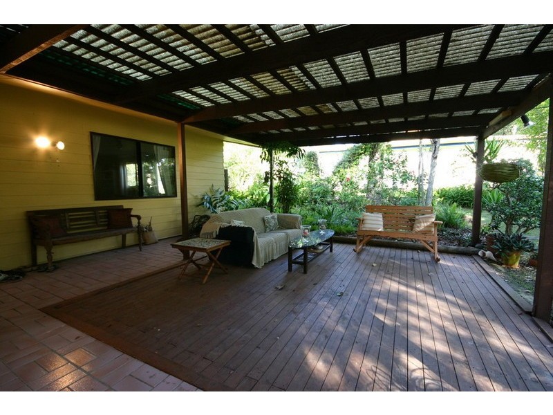 8 Whiting Street, Macleay Island QLD 4184