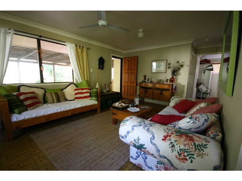 8 Whiting Street, Macleay Island QLD 4184