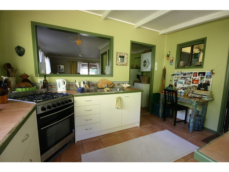 8 Whiting Street, Macleay Island QLD 4184