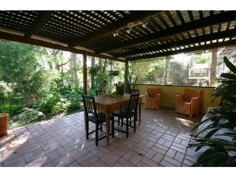 8 Whiting Street, Macleay Island QLD 4184