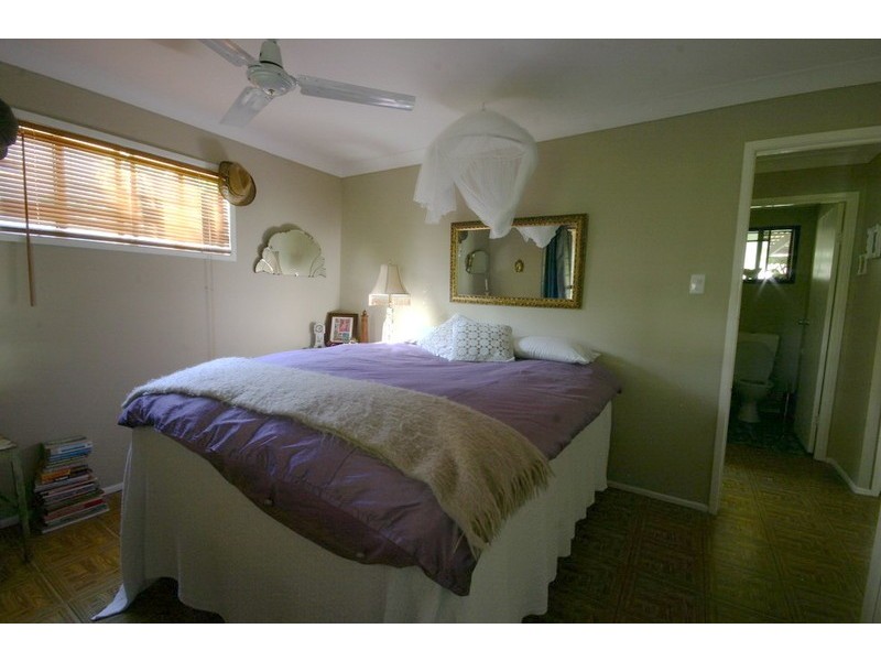 8 Whiting Street, Macleay Island QLD 4184