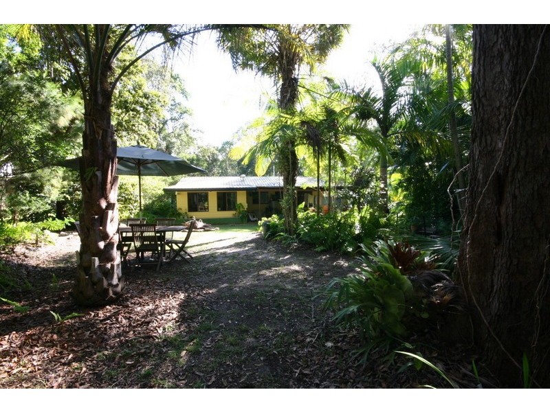 8 Whiting Street, Macleay Island QLD 4184