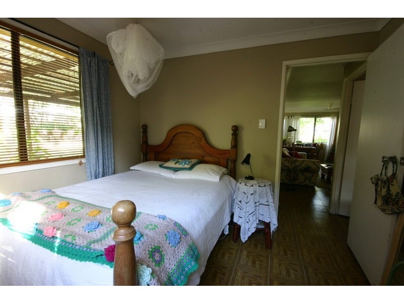 8 Whiting Street, Macleay Island QLD 4184