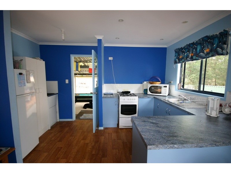 10 Panaroo Street, Macleay Island QLD 4184