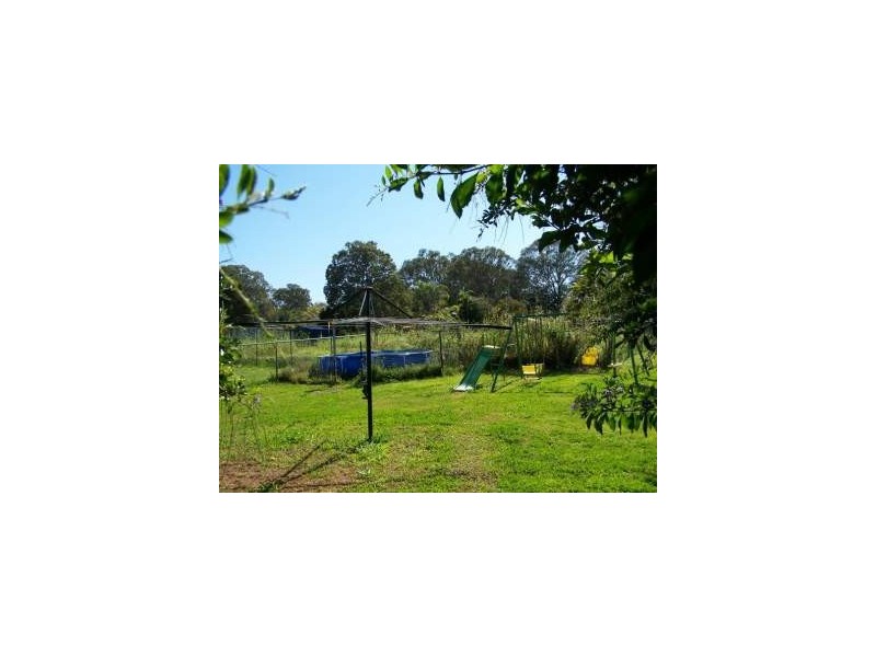 18 Melaleaca Drive, Lamb Island QLD 4184