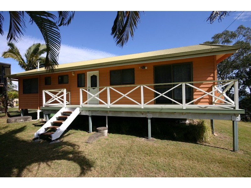 18 Kim Crescent, Macleay Island QLD 4184