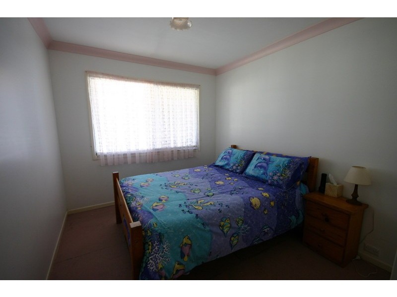 18 Kim Crescent, Macleay Island QLD 4184