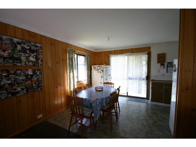 18 Kim Crescent, Macleay Island QLD 4184