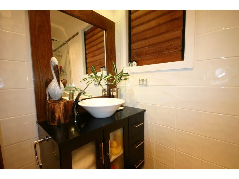 102 Western Road, Macleay Island QLD 4184