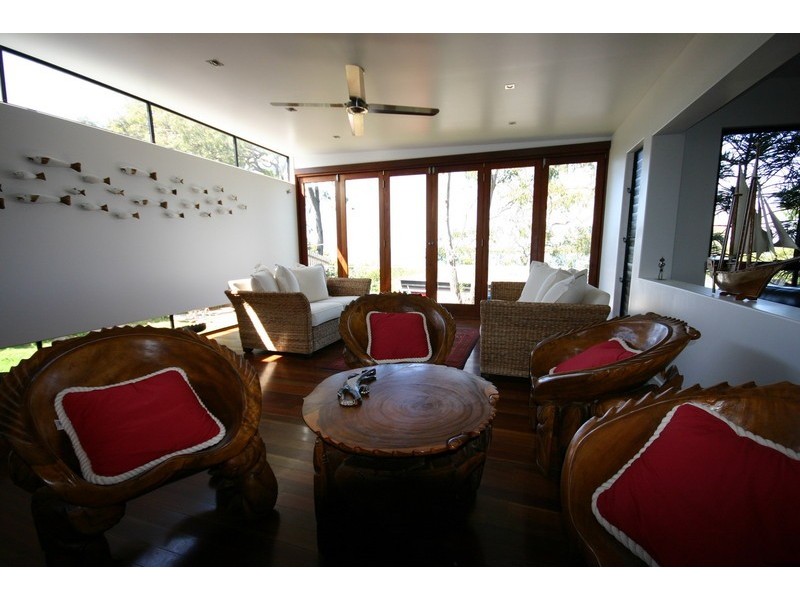 102 Western Road, Macleay Island QLD 4184