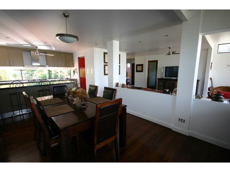 102 Western Road, Macleay Island QLD 4184