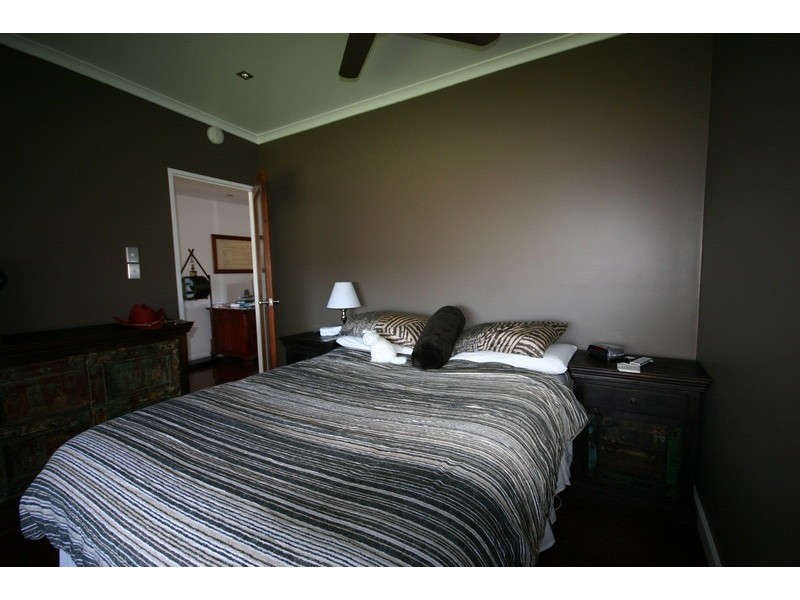 102 Western Road, Macleay Island QLD 4184