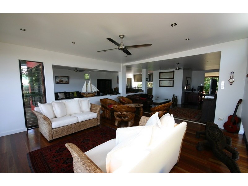 102 Western Road, Macleay Island QLD 4184