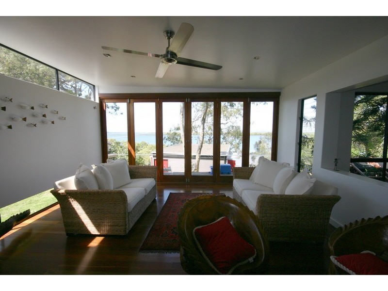102 Western Road, Macleay Island QLD 4184