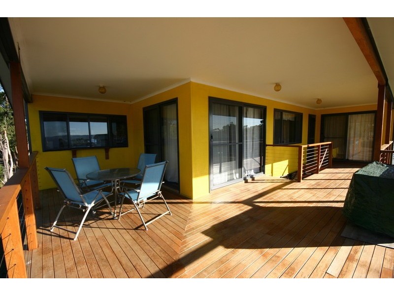 19 Oomool Street, Macleay Island QLD 4184