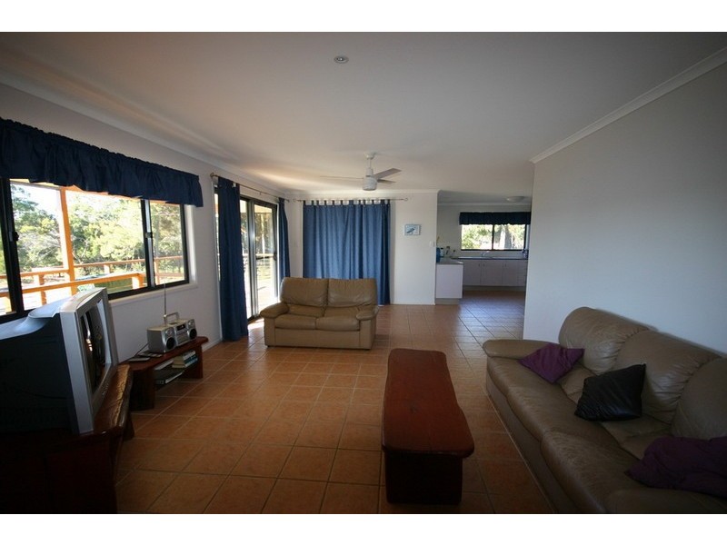 19 Oomool Street, Macleay Island QLD 4184