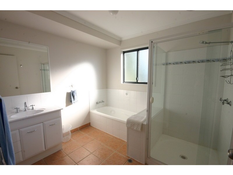 19 Oomool Street, Macleay Island QLD 4184