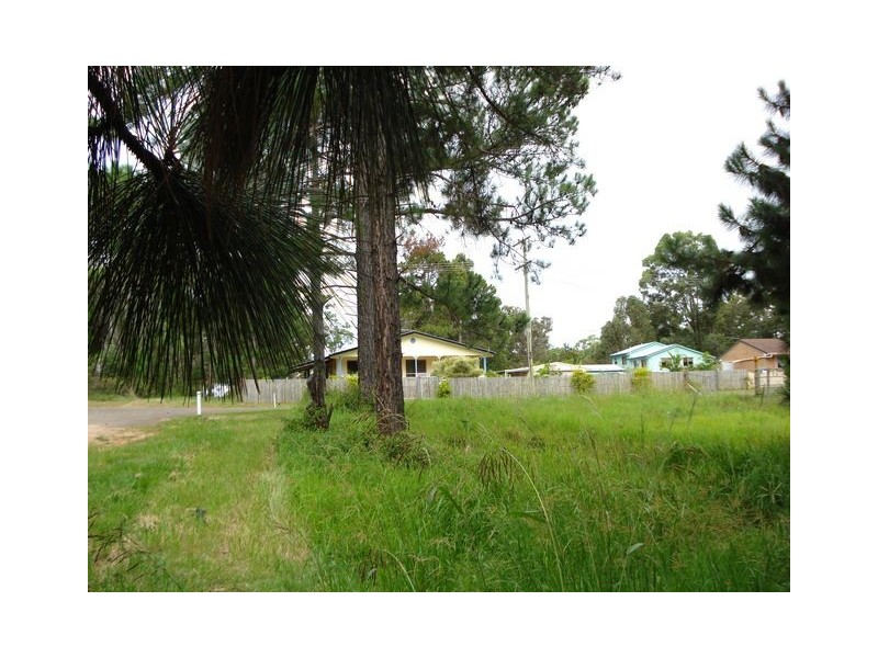 8 Halcyon Street, Lamb Island QLD 4184