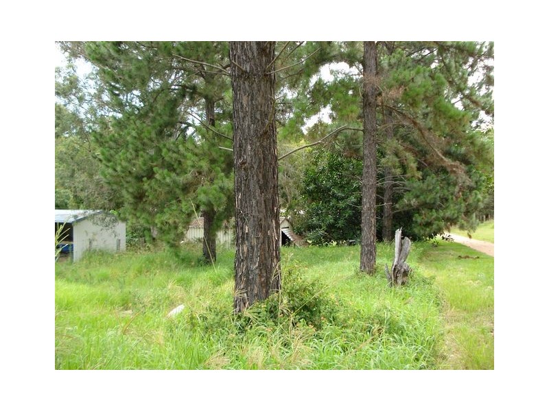 8 Halcyon Street, Lamb Island QLD 4184