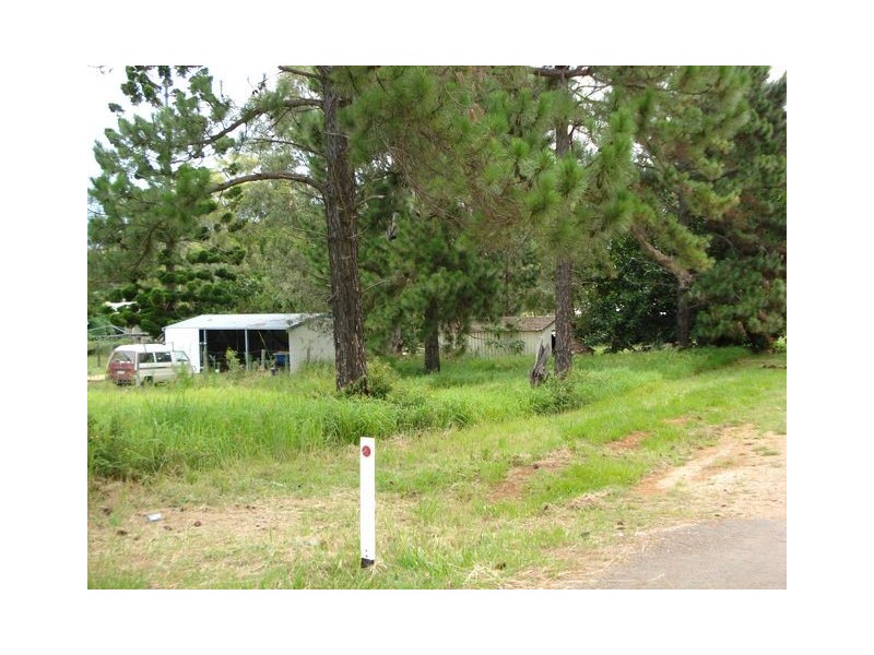 8 Halcyon Street, Lamb Island QLD 4184