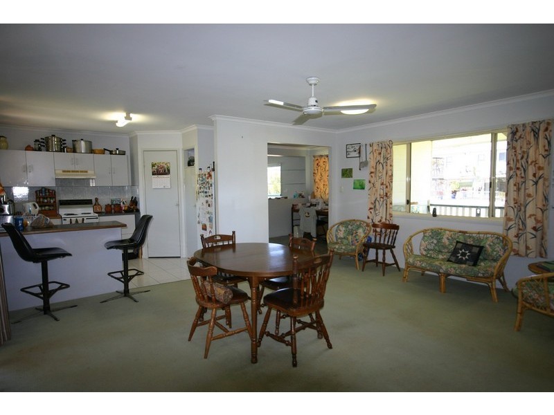 8 Wren Court, Macleay Island QLD 4184