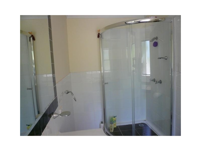 4 Emily Crescent, Macleay Island QLD 4184