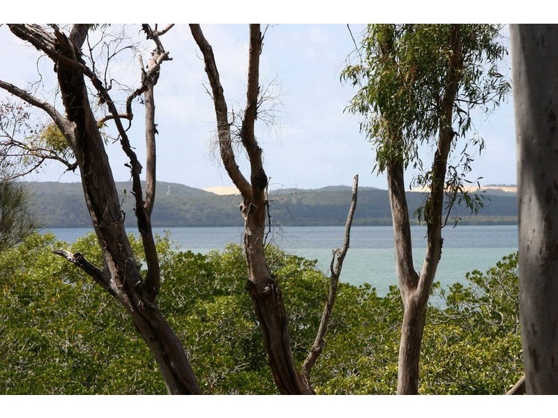 1 Blue Bay Crescent, Macleay Island QLD 4184