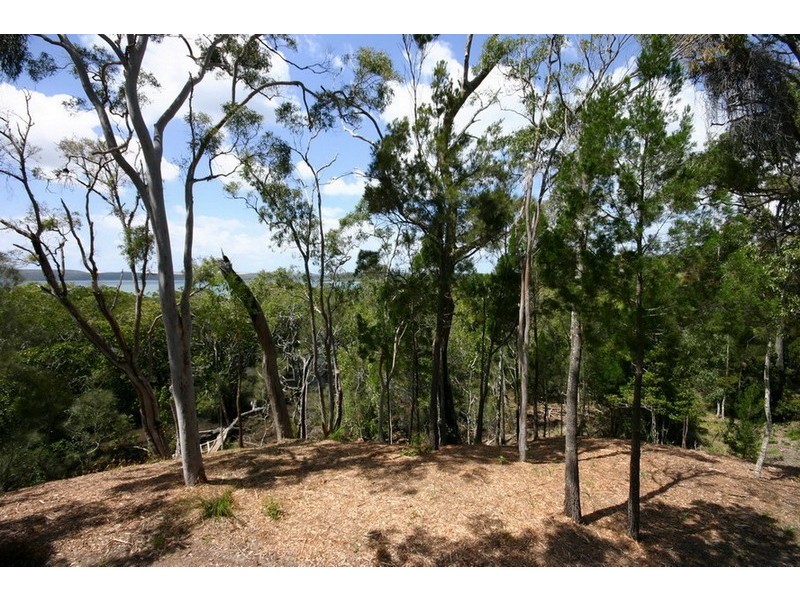 1 Blue Bay Crescent, Macleay Island QLD 4184