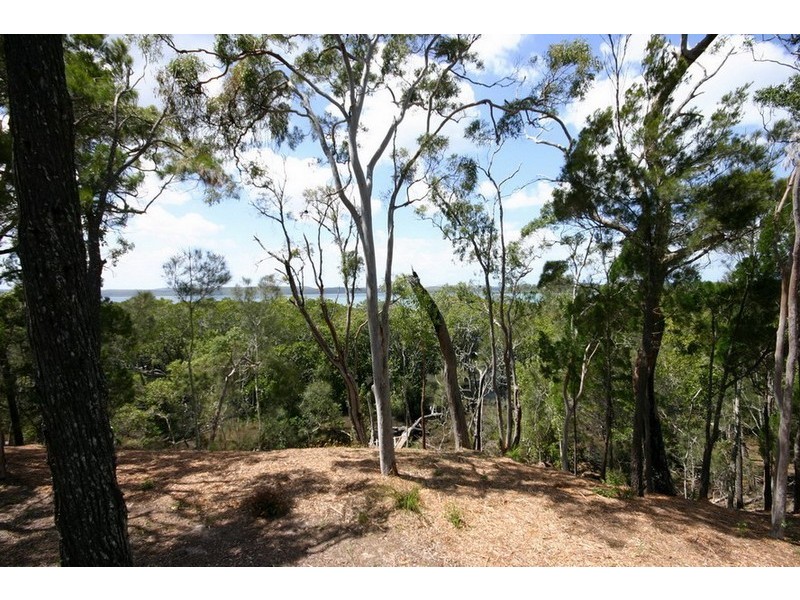 1 Blue Bay Crescent, Macleay Island QLD 4184