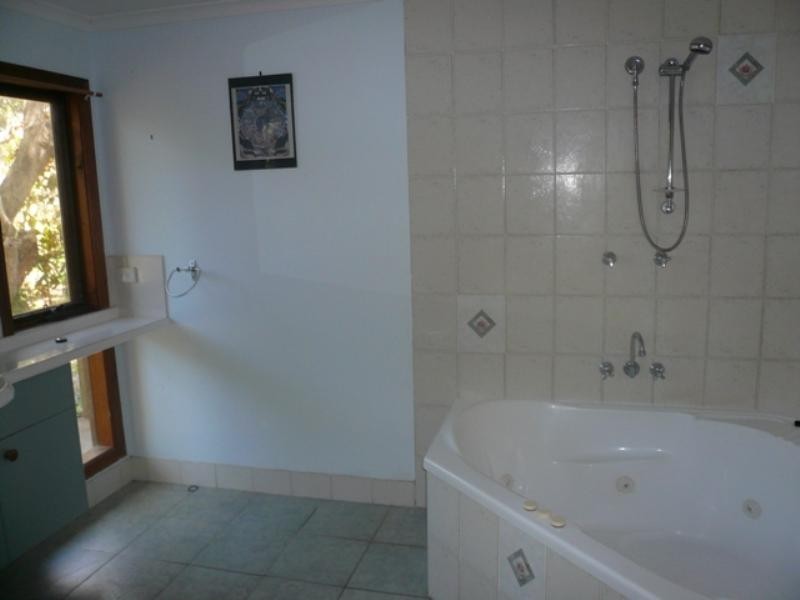 19 Charles Terrace, Macleay Island QLD 4184